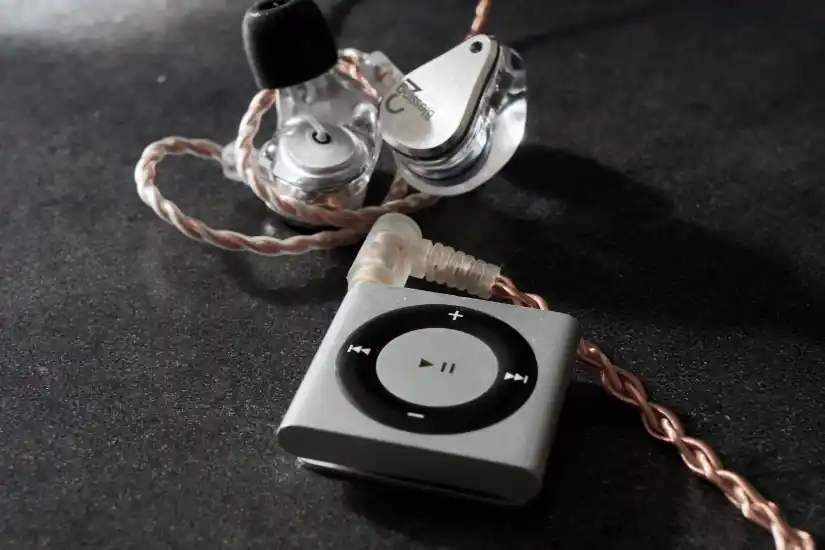 iPhone Shuffle avec une paire d'écouteurs